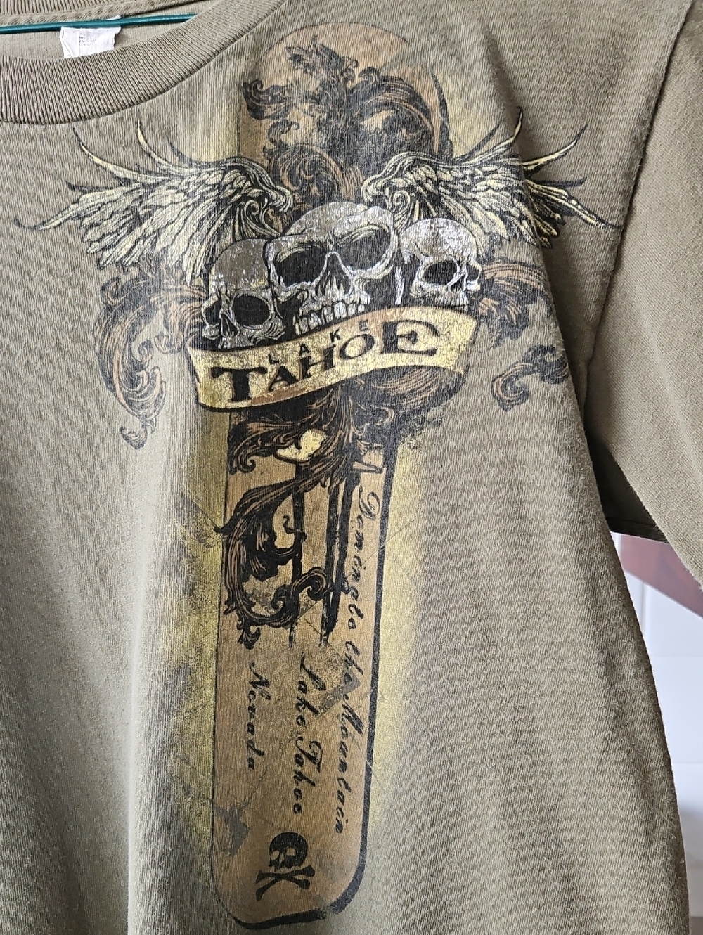 Tshirt Large Womens Olive Green Snowboard Lake Tahoe Nevada w/ Skulls